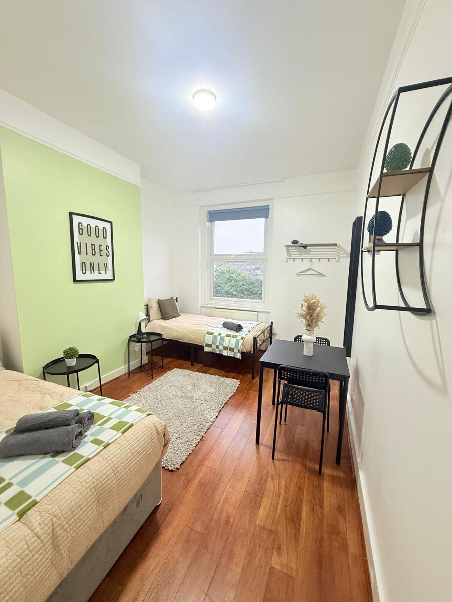 Cricklewood Broadway Guest Home Londyn Zewnętrze zdjęcie