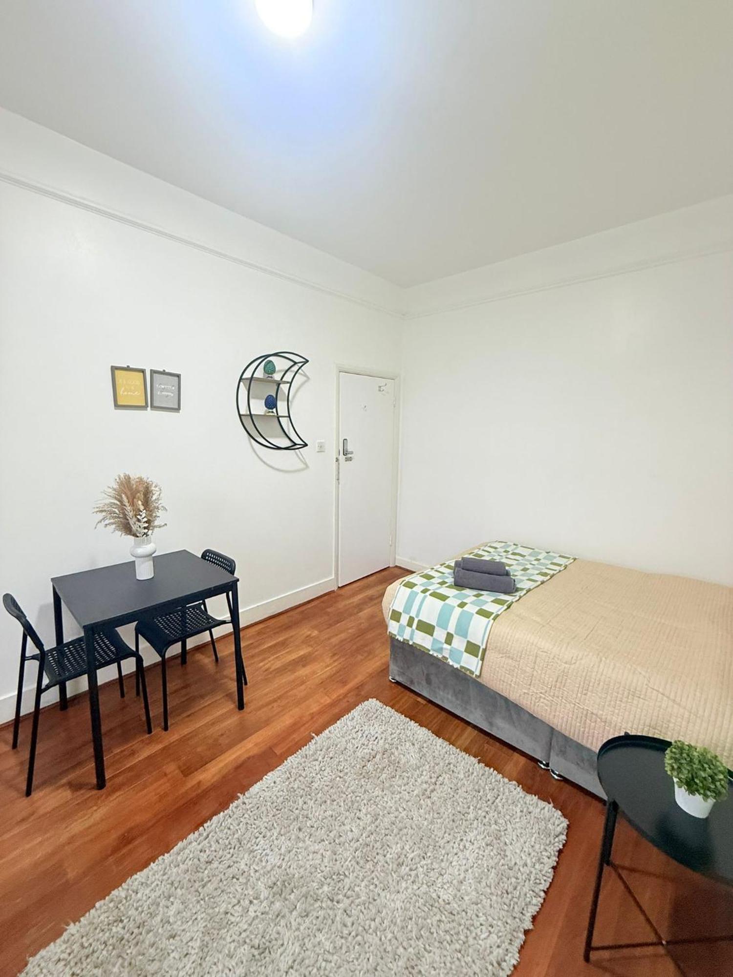 Cricklewood Broadway Guest Home Londyn Zewnętrze zdjęcie
