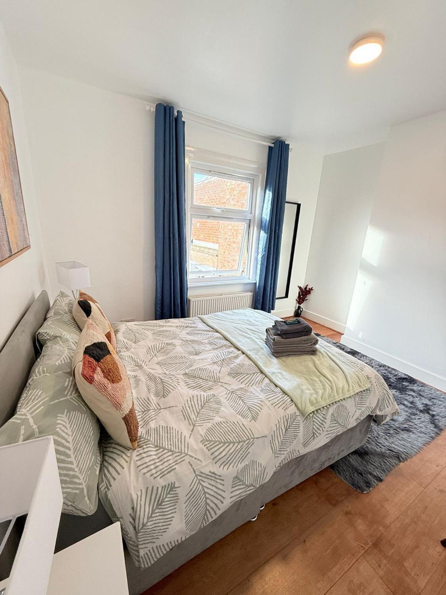 Cricklewood Broadway Guest Home Londyn Zewnętrze zdjęcie