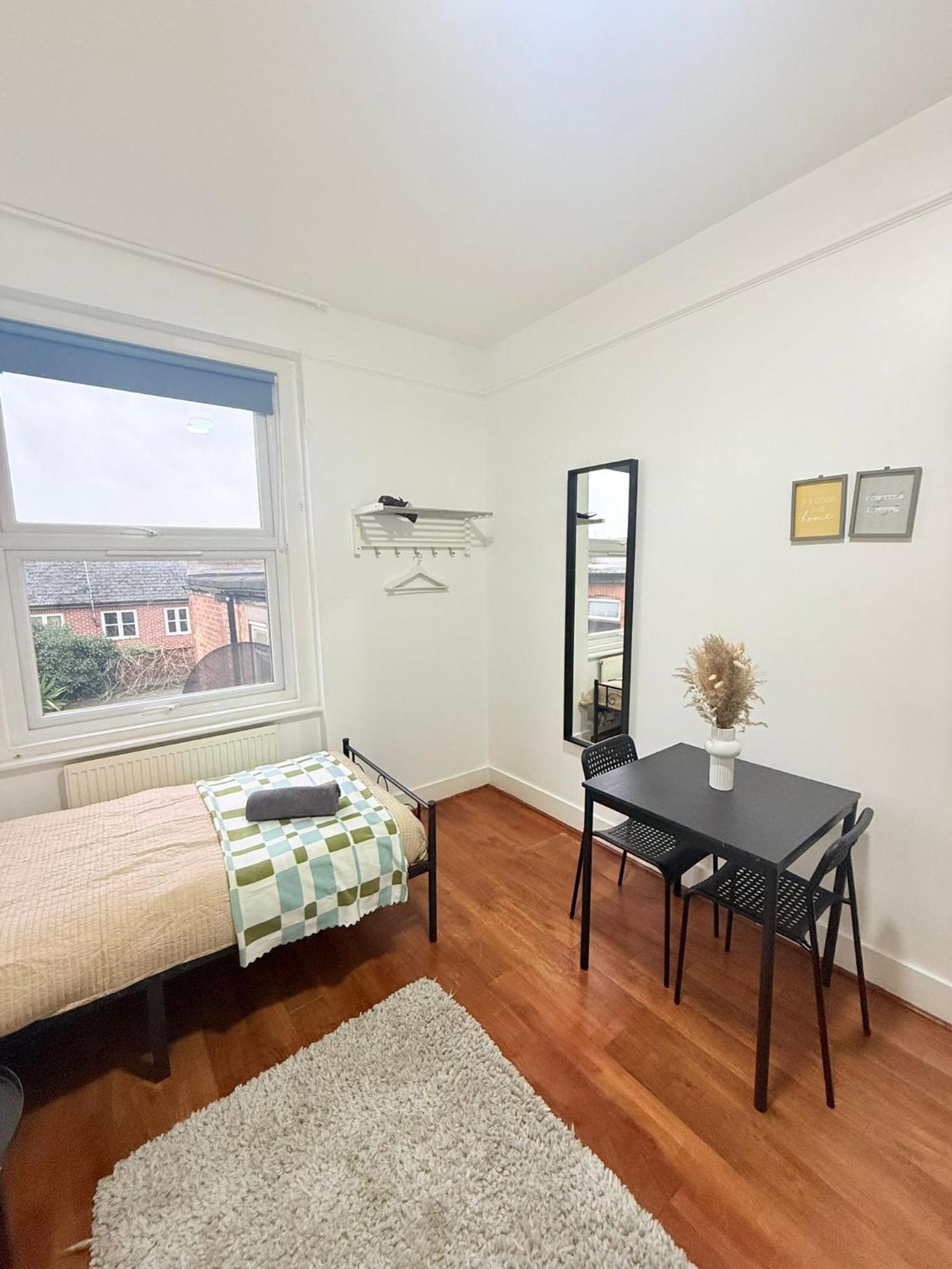 Cricklewood Broadway Guest Home Londyn Zewnętrze zdjęcie
