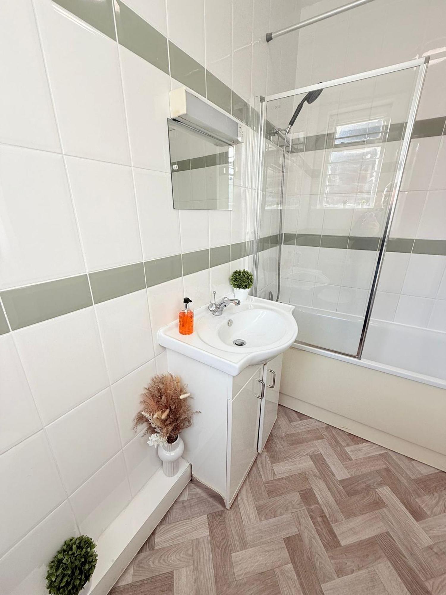 Cricklewood Broadway Guest Home Londyn Zewnętrze zdjęcie