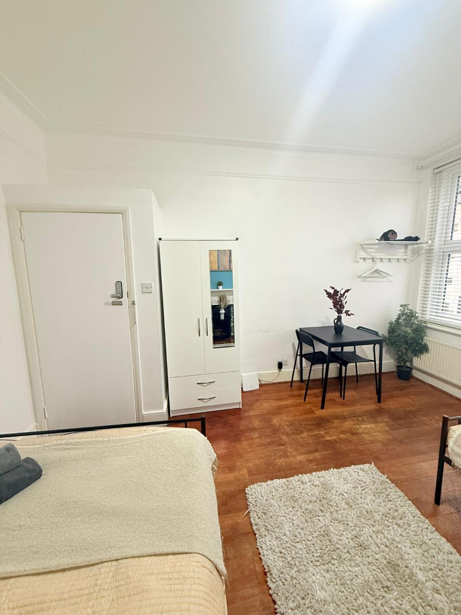 Cricklewood Broadway Guest Home Londyn Zewnętrze zdjęcie